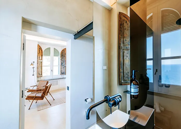 Hotel Faro Punta Imperatore